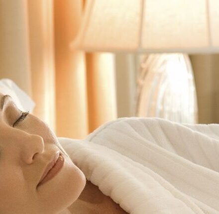 Dormir les cheveux mouillés : une mauvaise idée ?