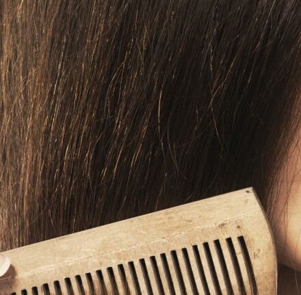6 idées reçues sur le démêlage des cheveux