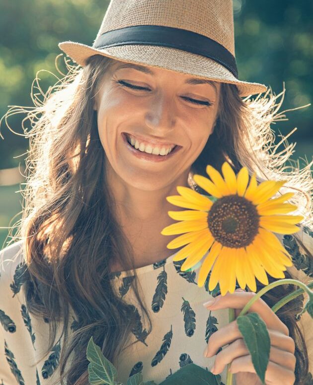 Les cheveux poussent plus vite en été, mythe ou réalité ?