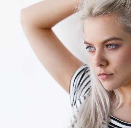 Cheveux gris : 3 raisons de les assumer