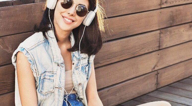 Porter un casque audio : quels effets sur les cheveux?