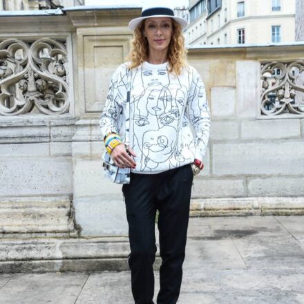 Un panama pour protéger mes cheveux bouclés : Streetstyle