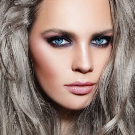 Coloration : faut-il craquer pour le charcoal hair ?