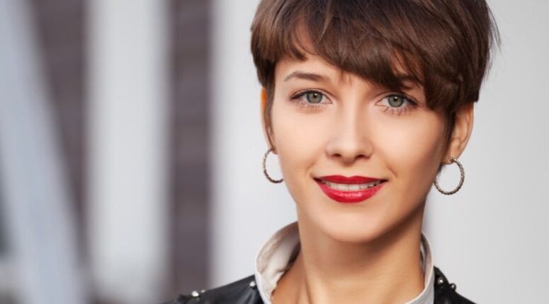 Comment entretenir ma coupe courte pour qu'elle garde sa personnalité ?