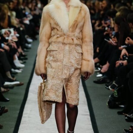 Le blond polaire aux racines apparentes, must-have ?