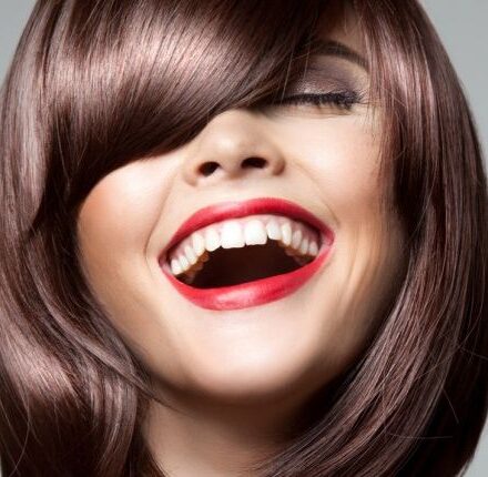 Cheveux lisses : comment leur donner une brillance miroir ?
