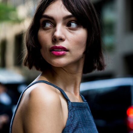 Comment masquer votre frange en attendant qu'elle repousse ?