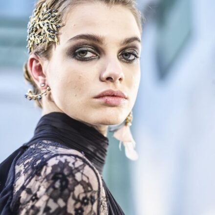 La broche, le nouvel it-accessoire capillaire ?