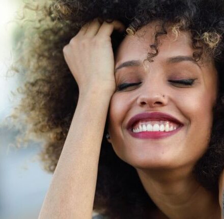 Comment retrouver mes cheveux afros naturels après un défrisage ?
