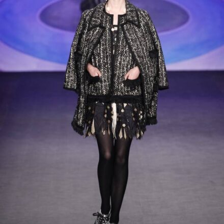 La mini frange accroche-cœur, vue sur le défilé Anna Sui