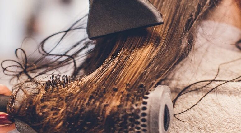 Matériel coiffure : les 6 indispensables pour vos cheveux