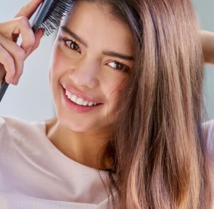 Faut-il choisir sa brosse selon son type de cheveux ?
