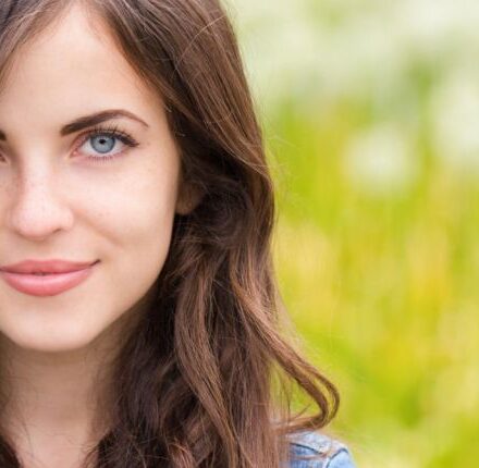 Cheveux épais : quelle coloration pour maîtriser son volume ?