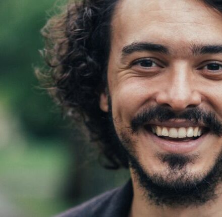 Homme : comment dompter les cheveux épais ?