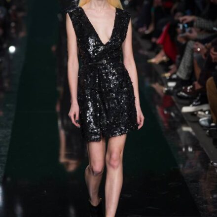 Le lissage baguette du défilé Elie Saab