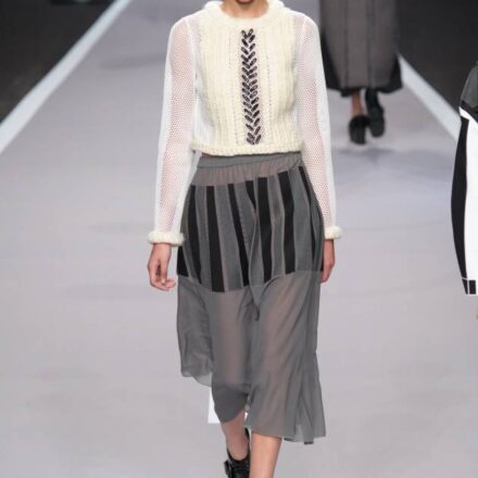 Le side-hair sur cheveux courts vu sur le défilé Viktor & Rolf