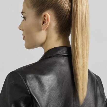 La ponytail plaquée, la coiffure impeccable