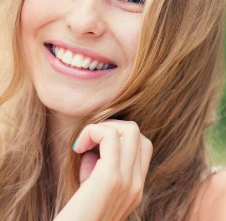 Cheveux fins : faut-il des soins spéciaux en été ?