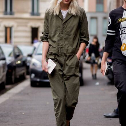 Le blond polaire sur une chevelure wavy : streetstyle
