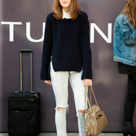 La frange bombée sur des cheveux épais : streetstyle