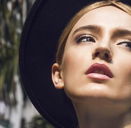 Cheveux blonds : comment mettre en valeur mes yeux verts ?