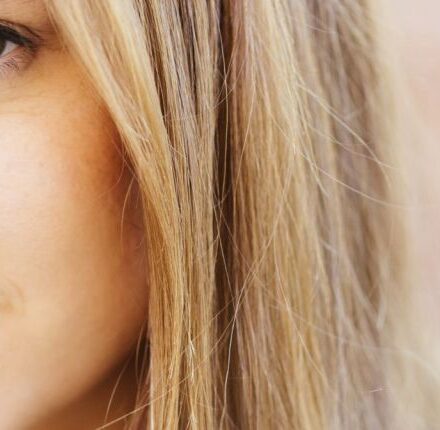 Yeux marron : quel blond adopter ?