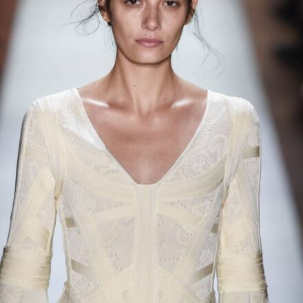 Comment réaliser la tresse bandeau du défilé Max Azria ?