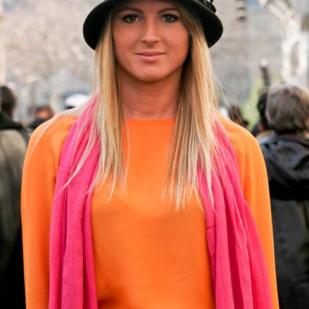 Longueurs lissées avec un chapeau : Streetstyle