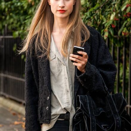 Streetstyle : Le bandeau sportswear pour un look casual