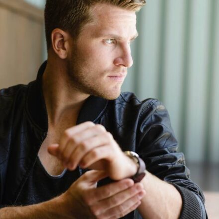 Coloration homme : comment devenir blond ?