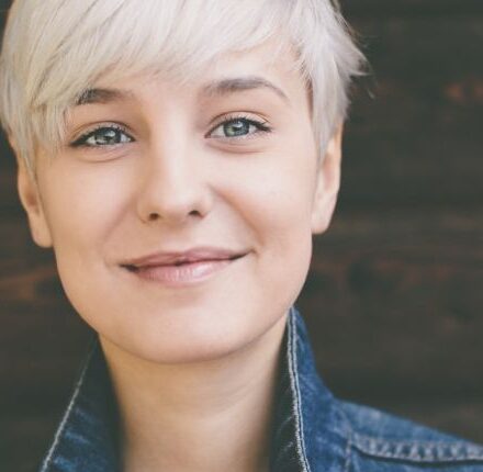 Couleur sur cheveux courts : quelles techniques de coloration choisir ?