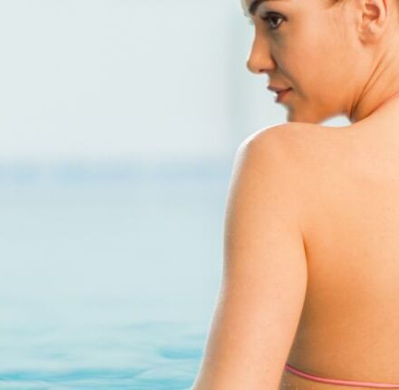 Sport en piscine : les gestes capillaires à adopter
