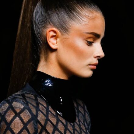 Comment réaliser la queue-de-cheval haute du défilé Balmain ?