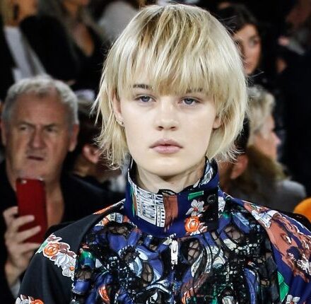 Associer un carré à une frange : osez la tendance !