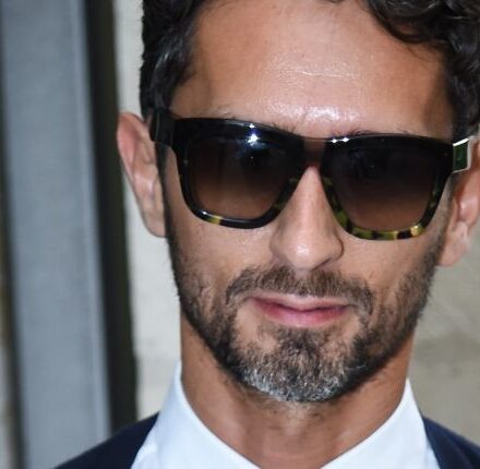 Homme : comment porter les cheveux bouclés ? Streetstyle