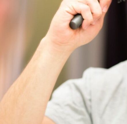 Homme : gel, cire, mousse... Quel produit coiffant choisir ?