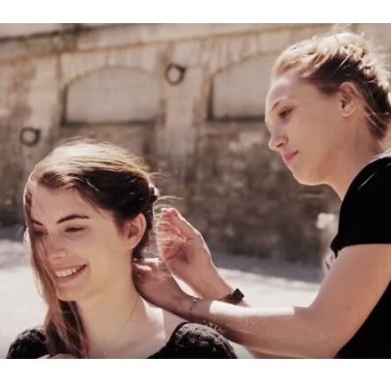 Comment faire une coiffure pour cheveux longs en 3 minutes ?