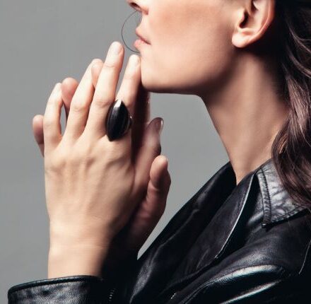 Dico coiffure : avoir un cheveu sur la langue