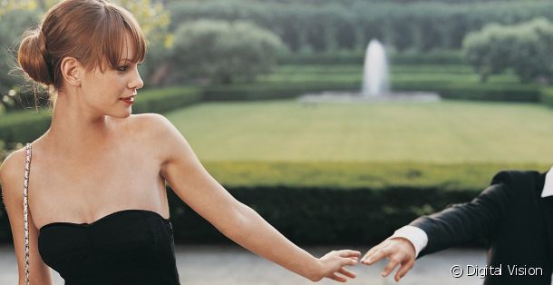 9048-misez-sur-un-chignon-bas-et-une-frange-d-article_media_block-1.jpg