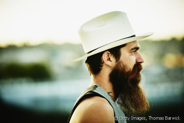 9103-le-poet-fedora-a-marier-avec-une-barbe-l-article_media_block-1.jpg