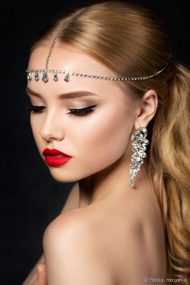 9620-une-coiffure-facile-pour-un-look-de-star-article_media_block-1.jpg