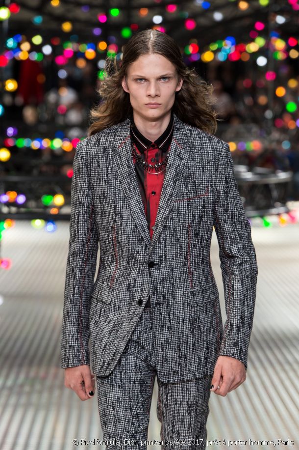 9919-defile-dior-homme-printemps-ete-2017-article_media_block-1.jpg 9919-defile-dior-homme-printemps-ete-2017-article_media_block-1.jpg