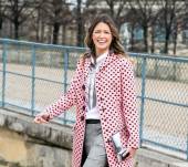 Adopter des mèches blondes sur une base brune : Streetstyle