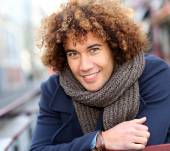 Cheveux frisés chez l'homme : quelle coupe adopter ?