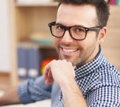Hommes : cheveux cassants, nos conseils pour les soigner