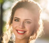 Quelle coiffure choisir en fonction de ma robe de mariée ?