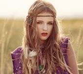 Tendance : quatre looks hippie pour l'été 2017
