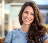 Coloration : quels reflets choisir pour mes cheveux bruns ?