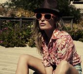 Porter un panama avec des longueurs wavy