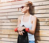 3 coiffures pour affronter la canicule